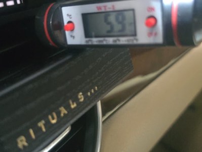 Фото из отзыва Shamsitdin Nasiriddinov — термометр на дефлекторе кондиционера показывает 5.9°C